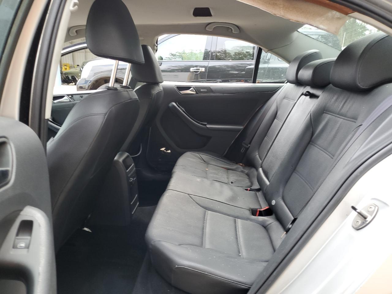 2011 VOLKSWAGEN JETTA