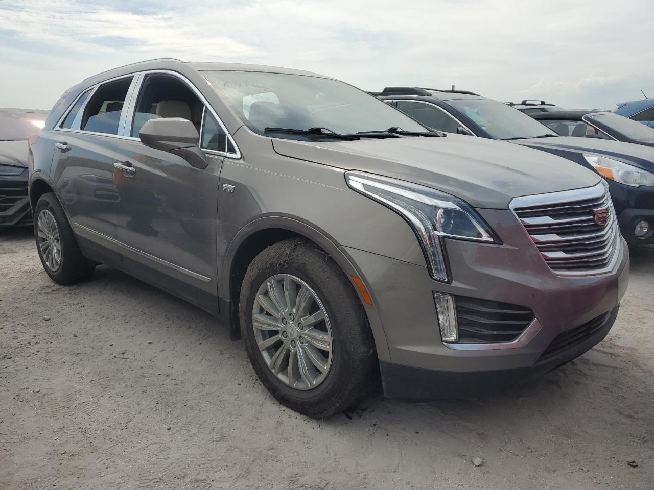 2017 CADILLAC XT5