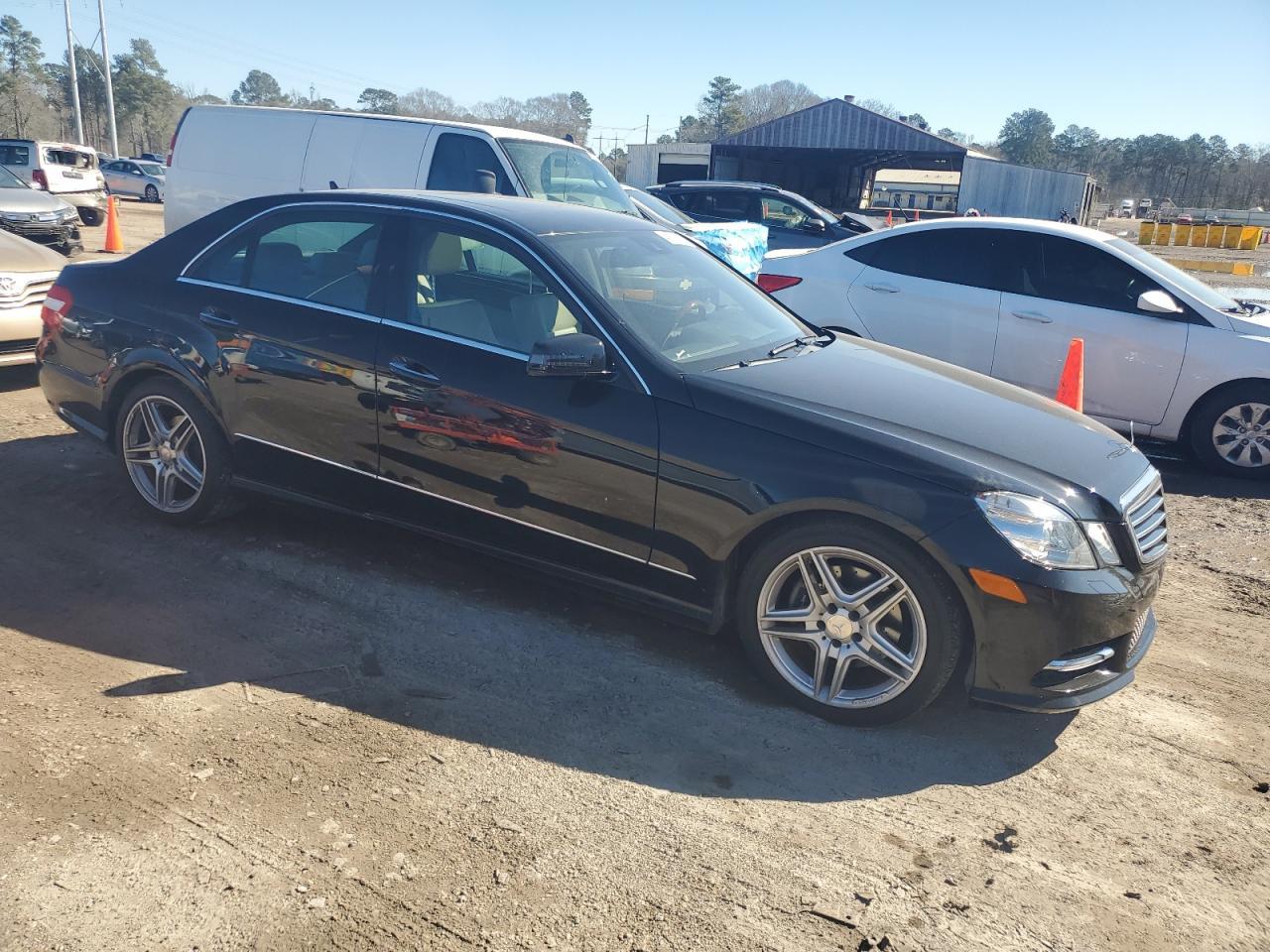 2013 MERCEDES-BENZ E-Class