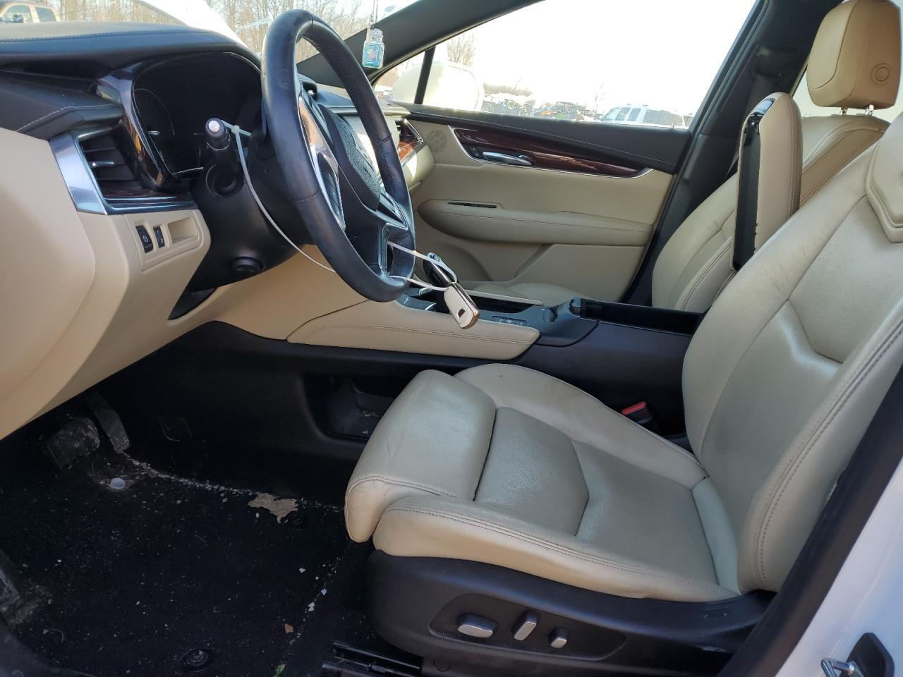 2017 CADILLAC XT5