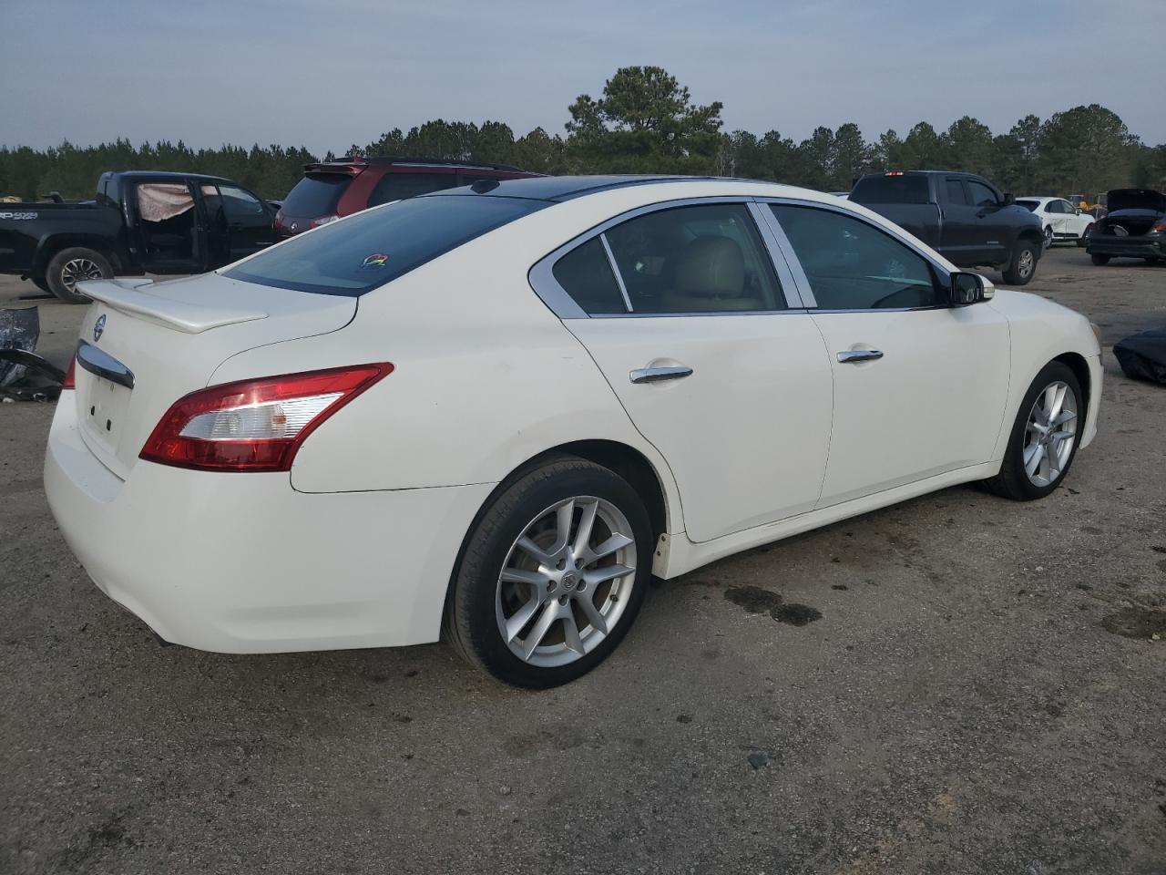 2010 NISSAN Maxima