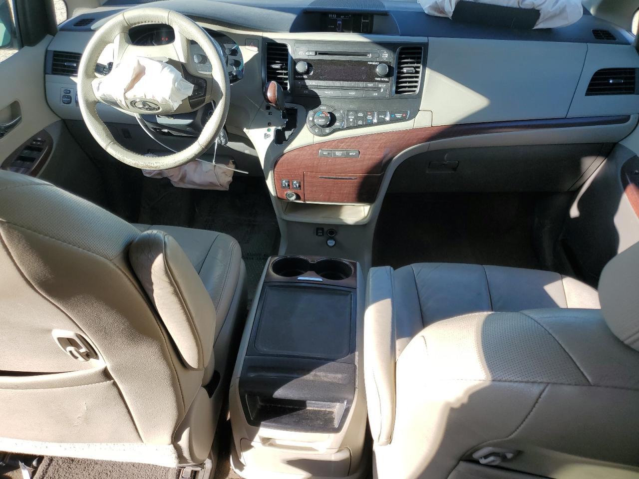 2013 TOYOTA SIENNA