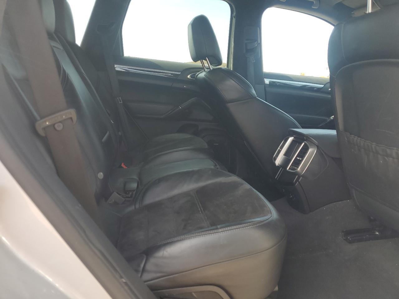 2014 PORSCHE CAYENNE
