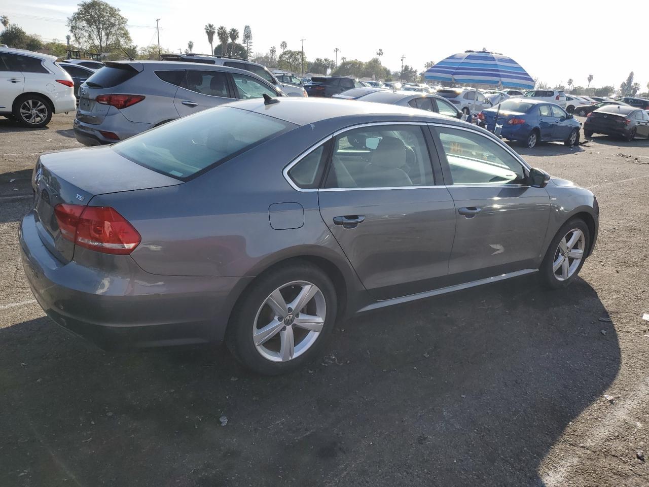 2014 VOLKSWAGEN Passat