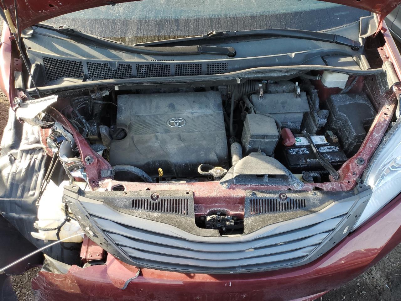 2012 TOYOTA SIENNA