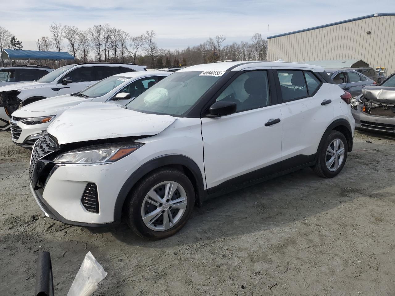 2024 NISSAN KICKS