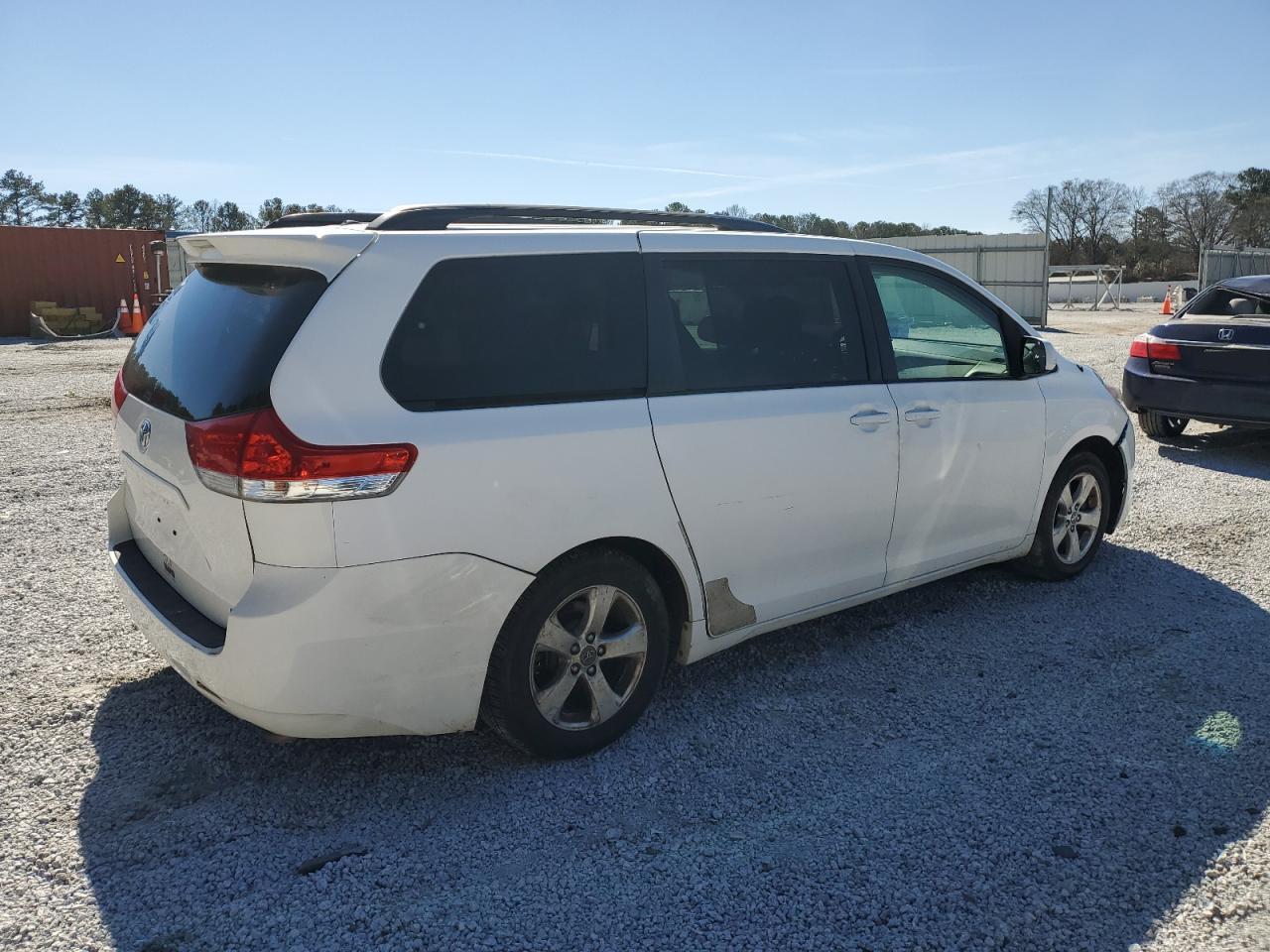 2011 TOYOTA SIENNA