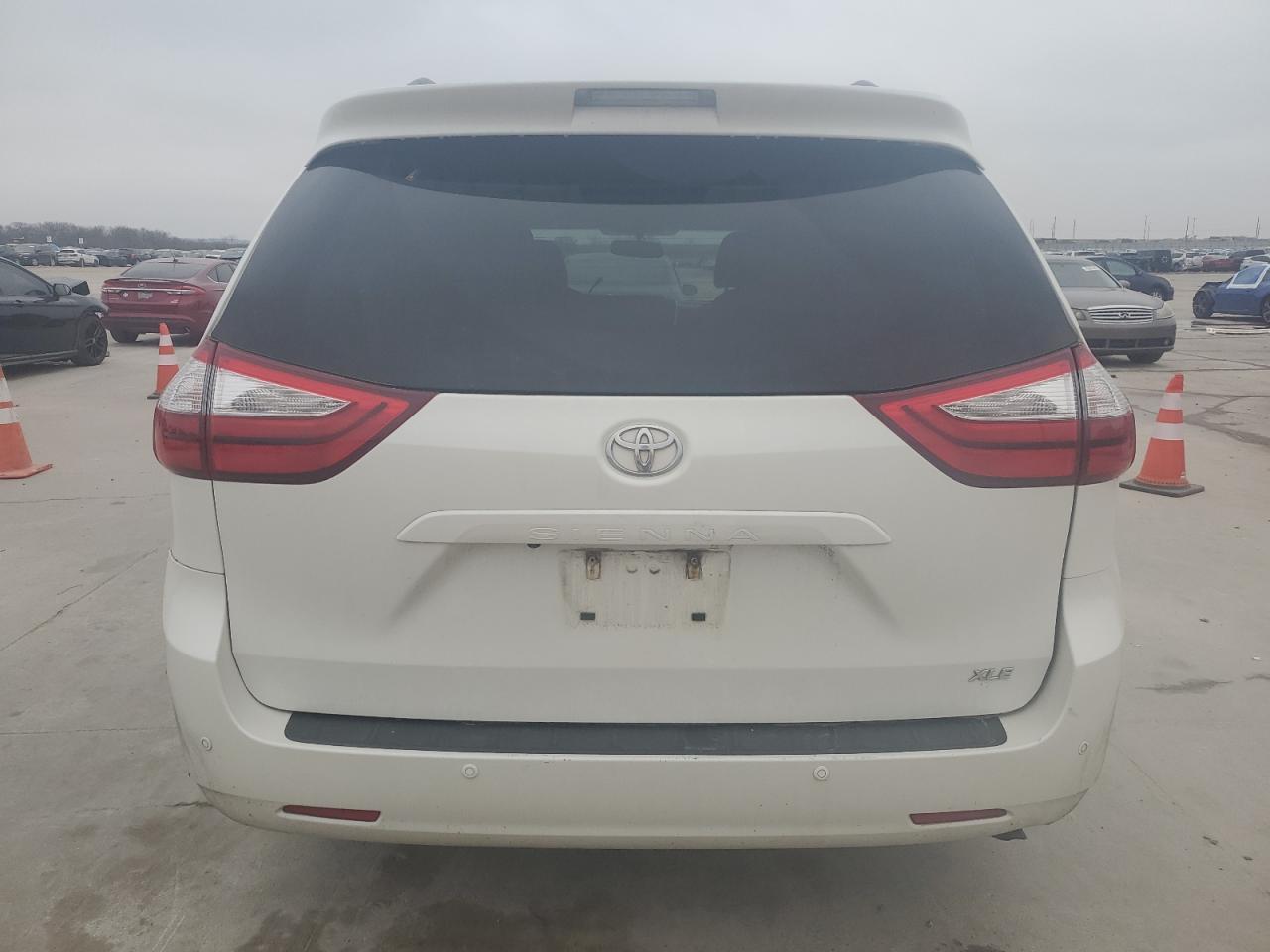 2017 TOYOTA SIENNA