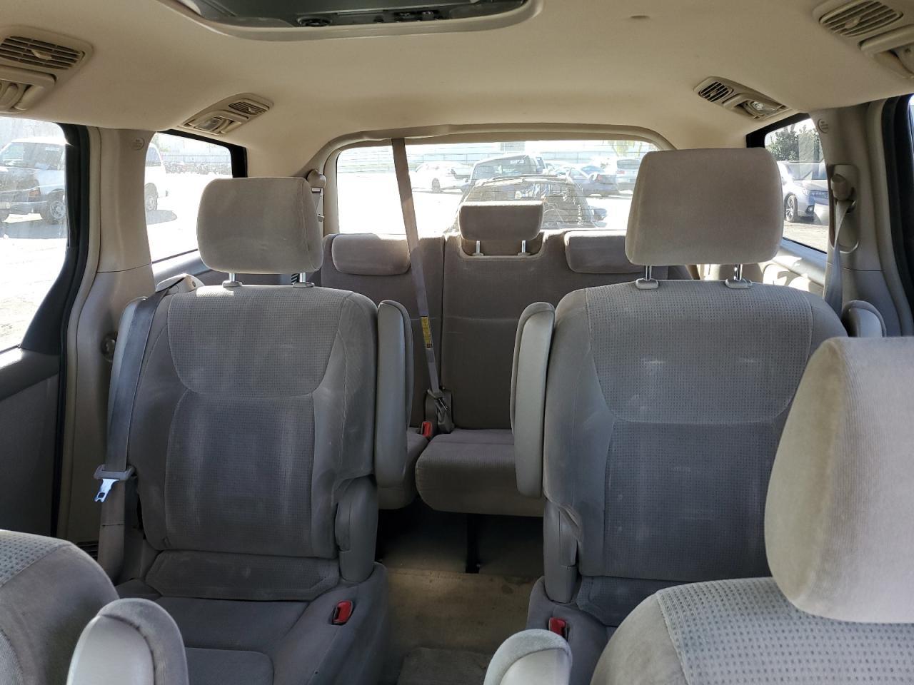 2004 TOYOTA SIENNA