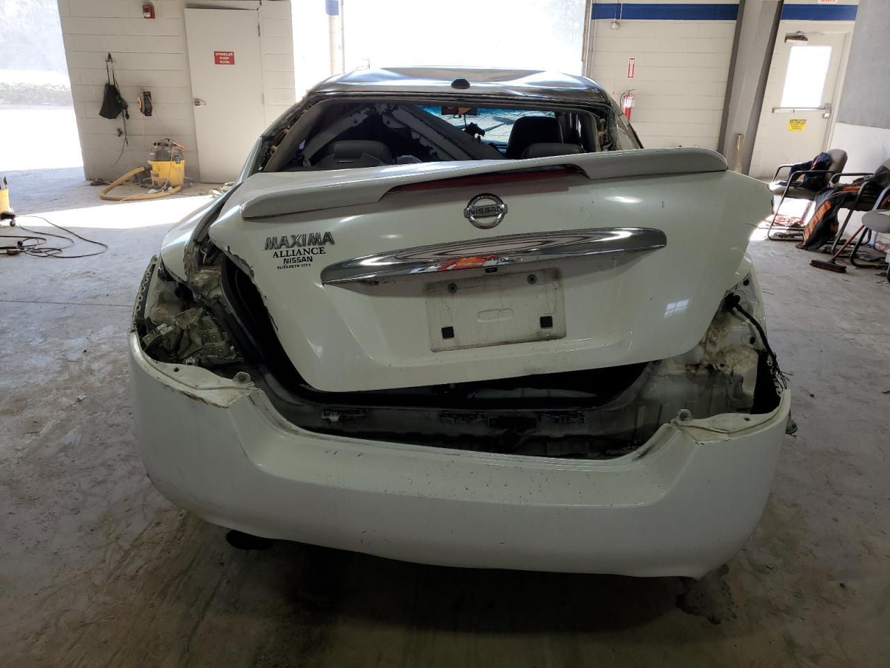 2010 NISSAN Maxima