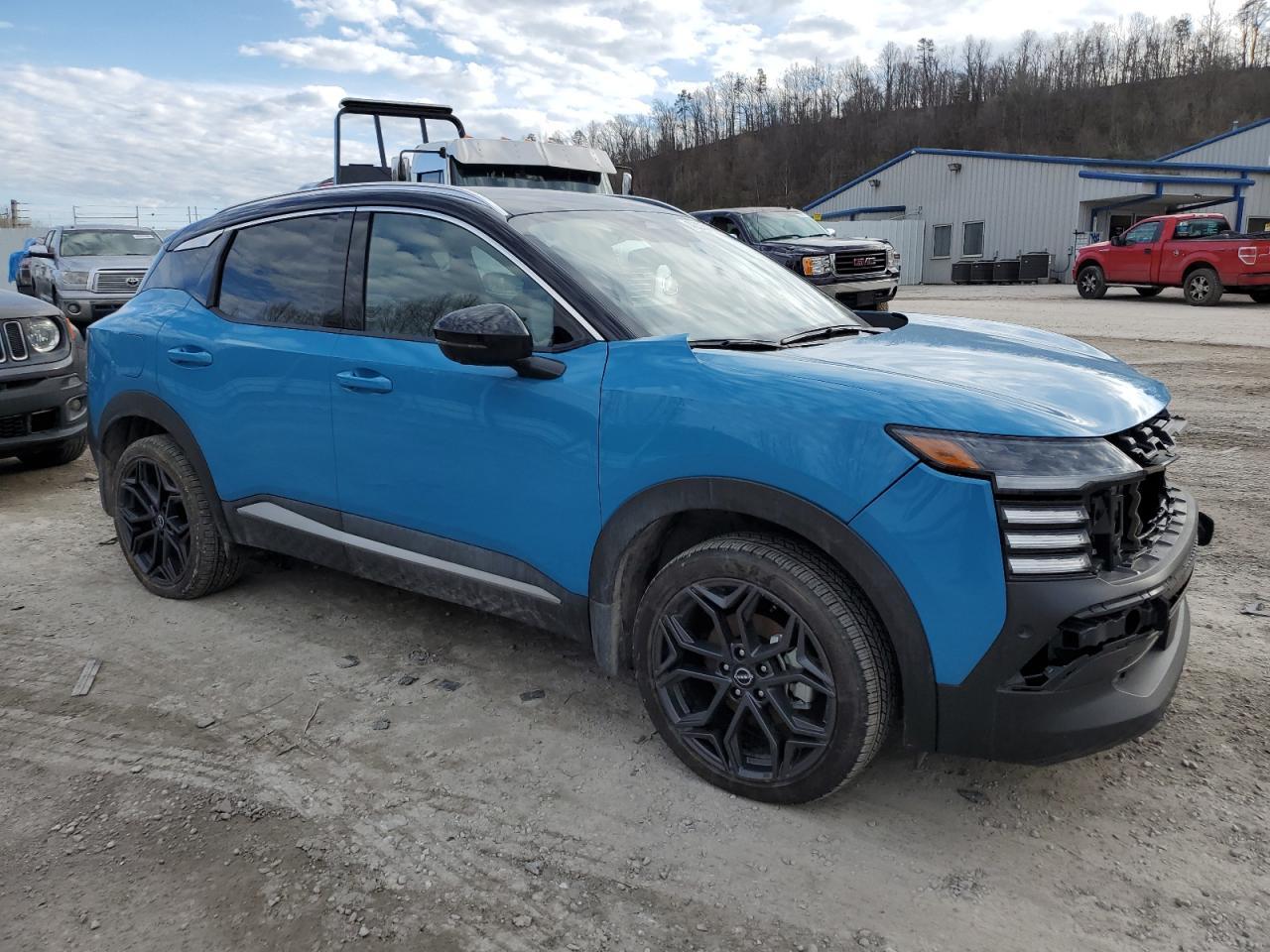2025 NISSAN KICKS