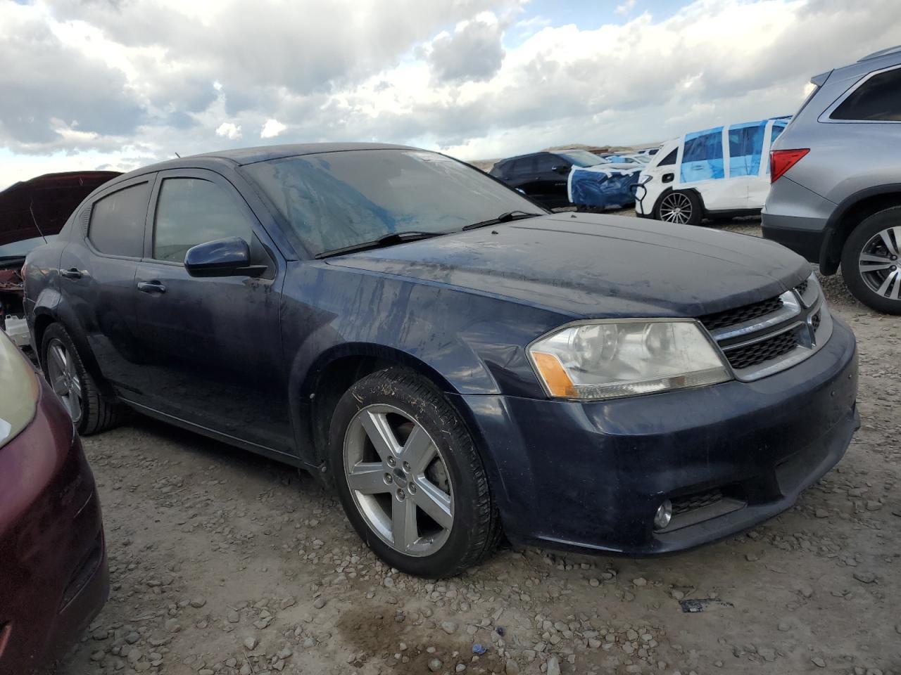 2013 DODGE Avenger