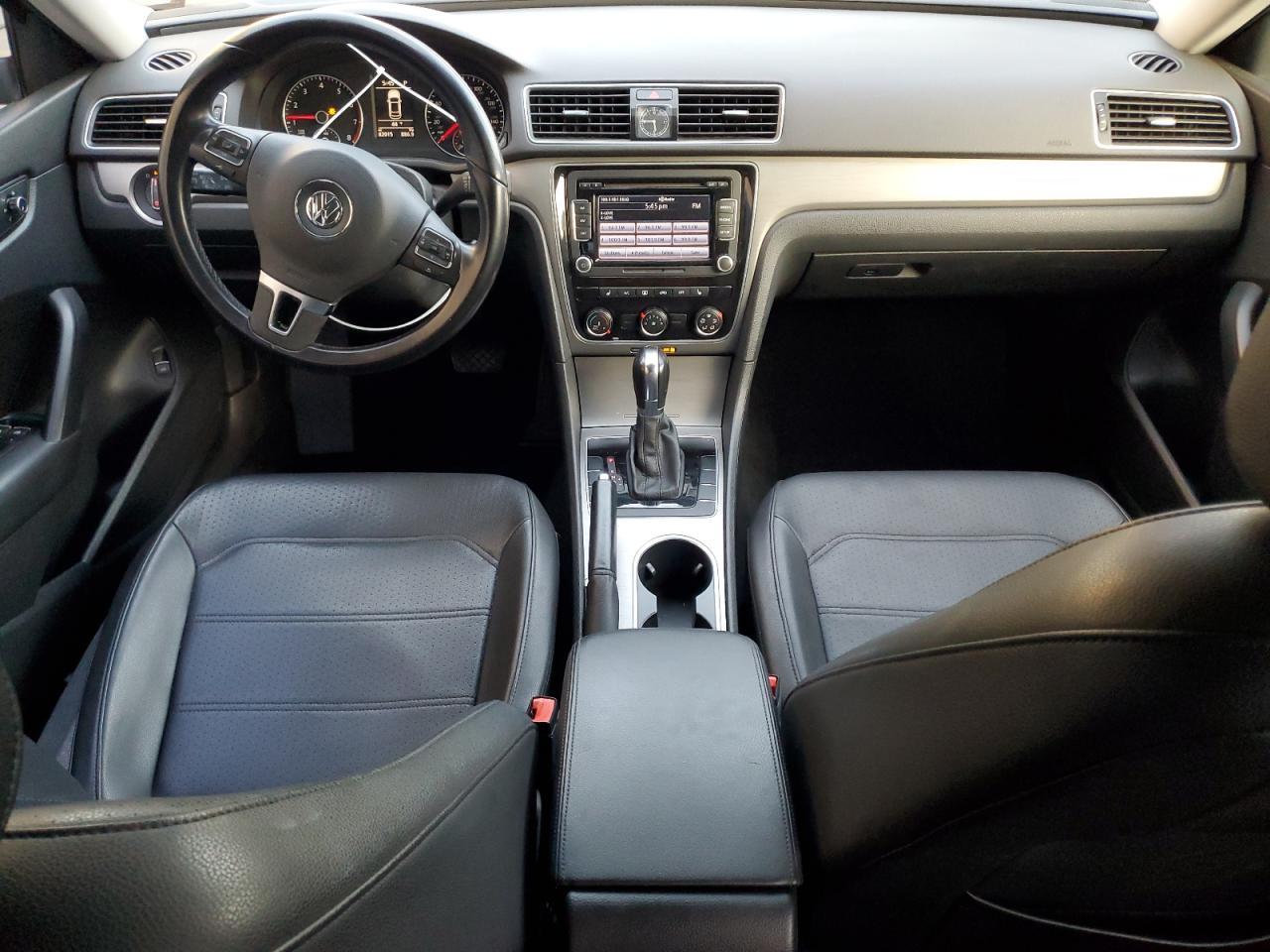 2014 VOLKSWAGEN Passat
