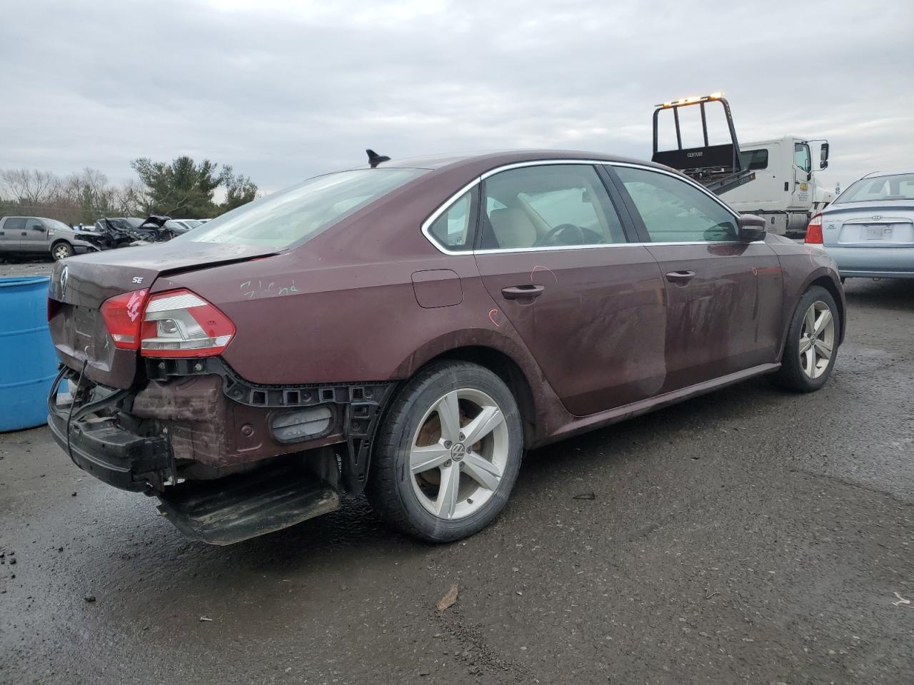2013 VOLKSWAGEN Passat