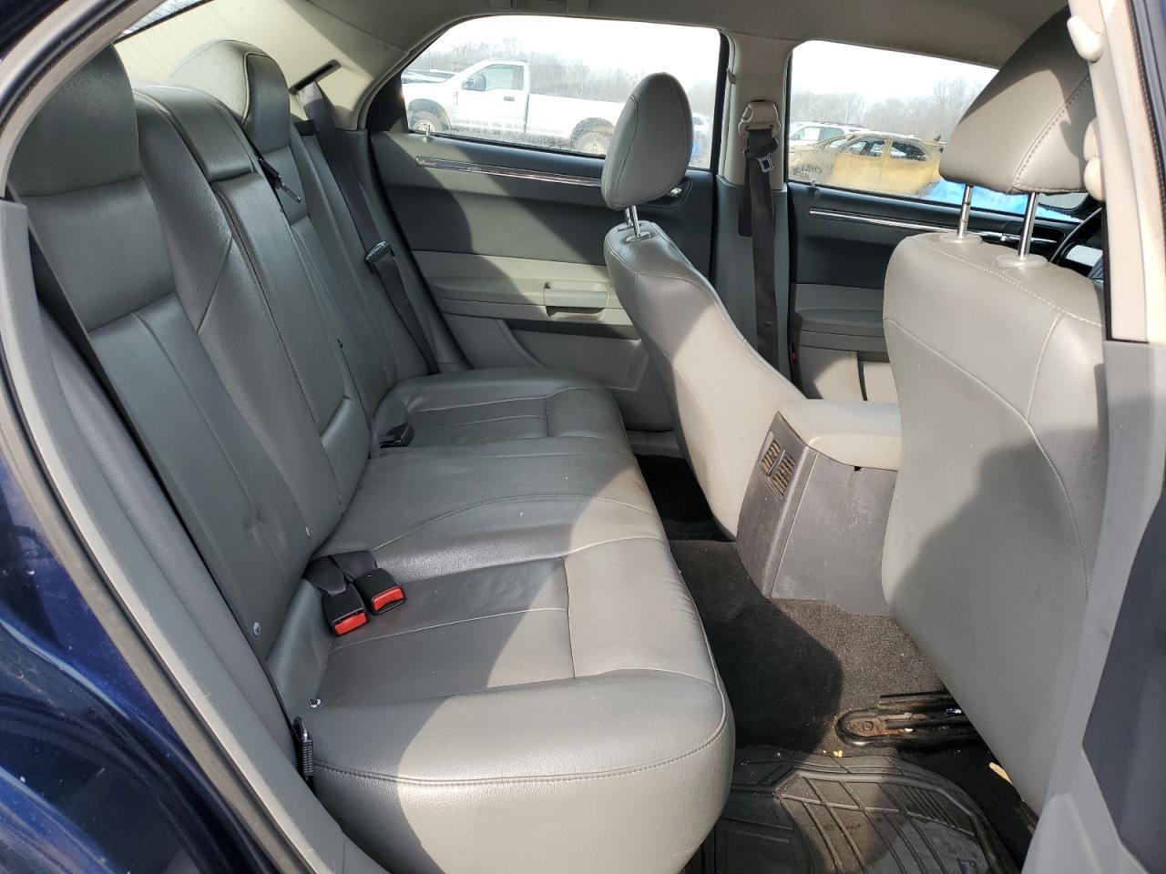 2005 CHRYSLER 300