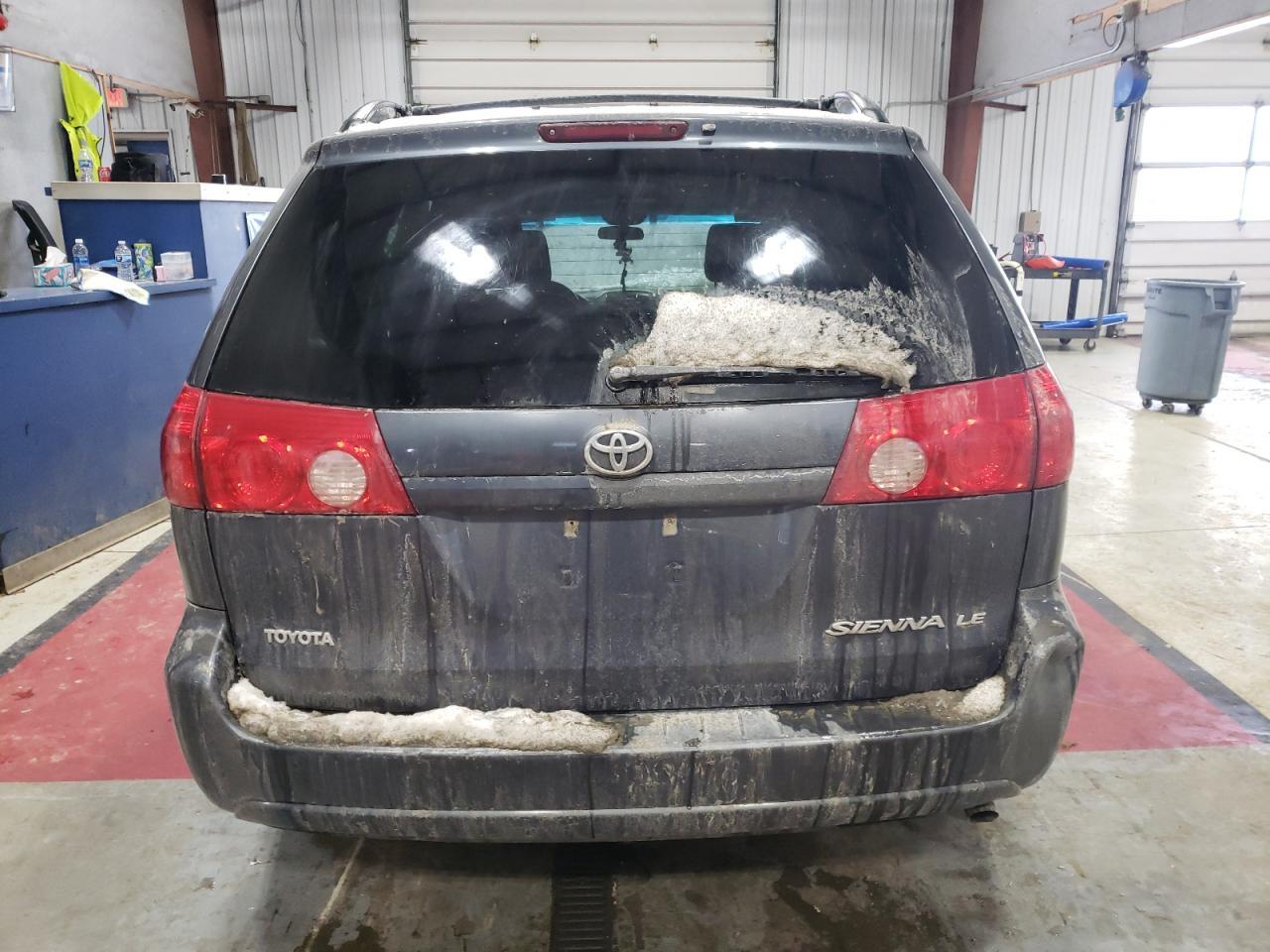 2009 TOYOTA SIENNA