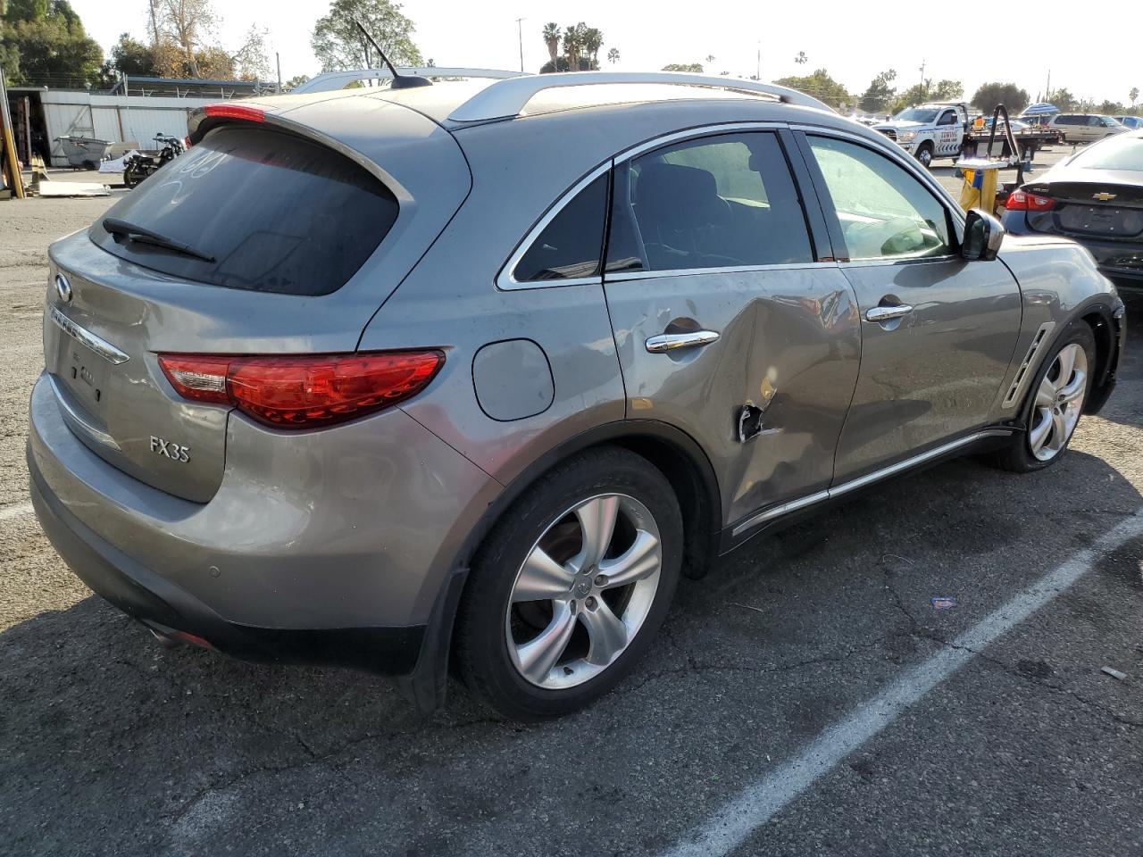2010 INFINITI FX35