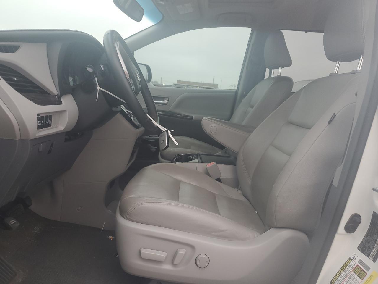 2017 TOYOTA SIENNA
