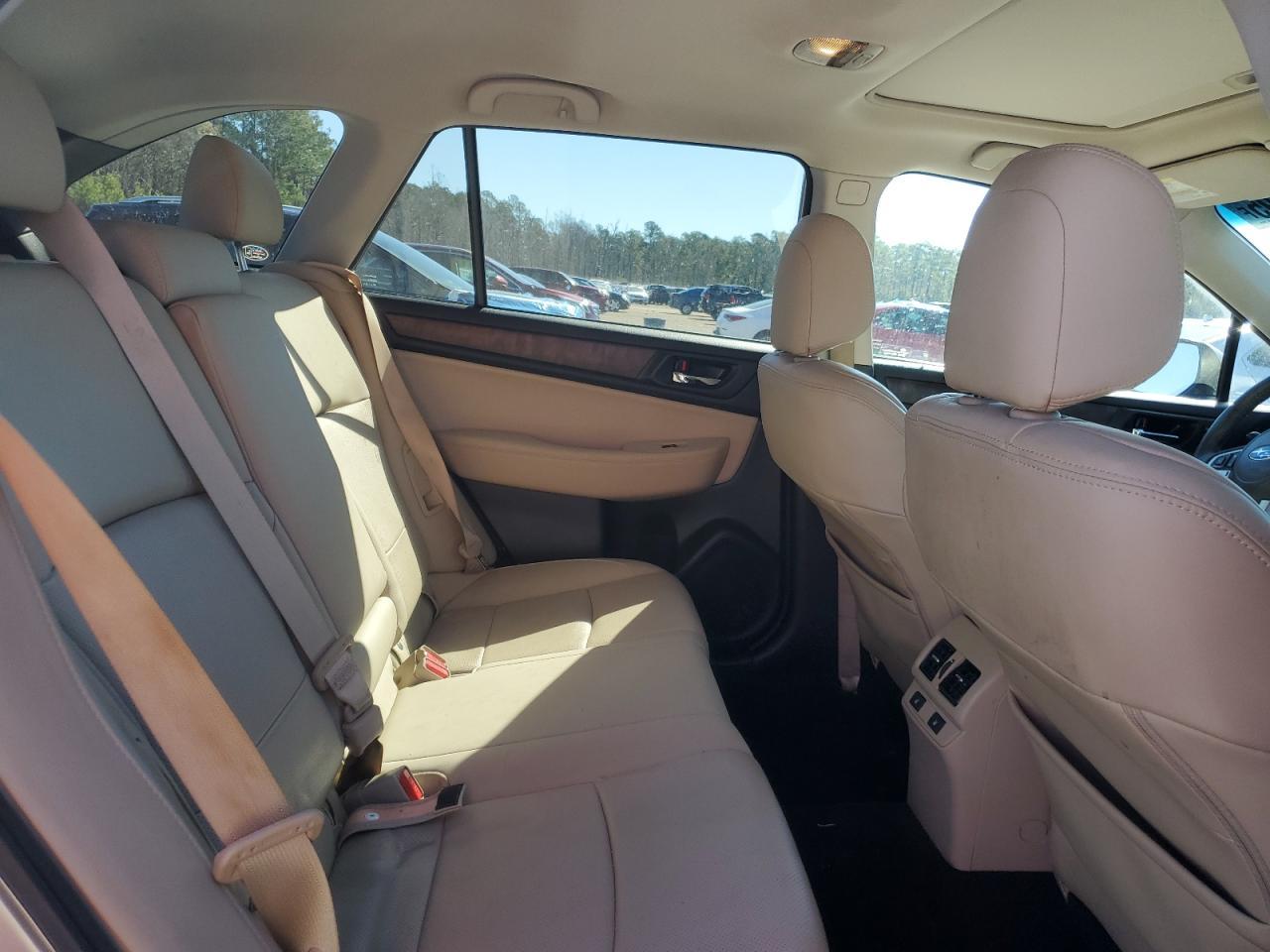2015 SUBARU Outback
