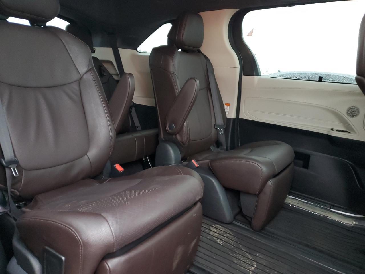2024 TOYOTA SIENNA