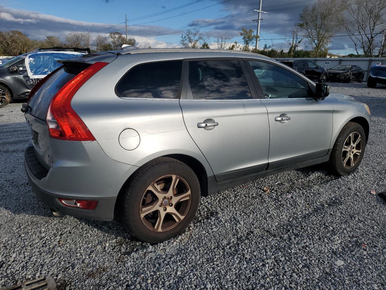 2011 VOLVO XC60