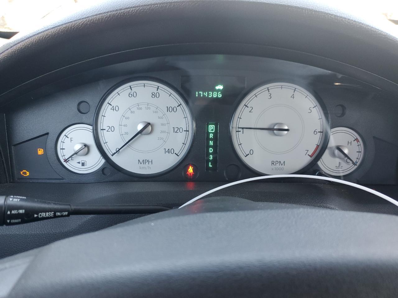 2005 CHRYSLER 300