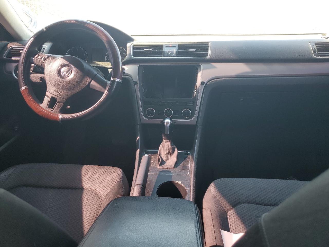 2012 VOLKSWAGEN Passat