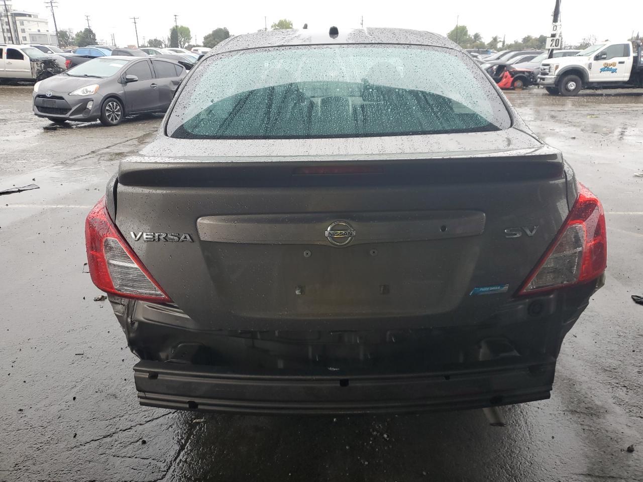 2015 NISSAN VERSA