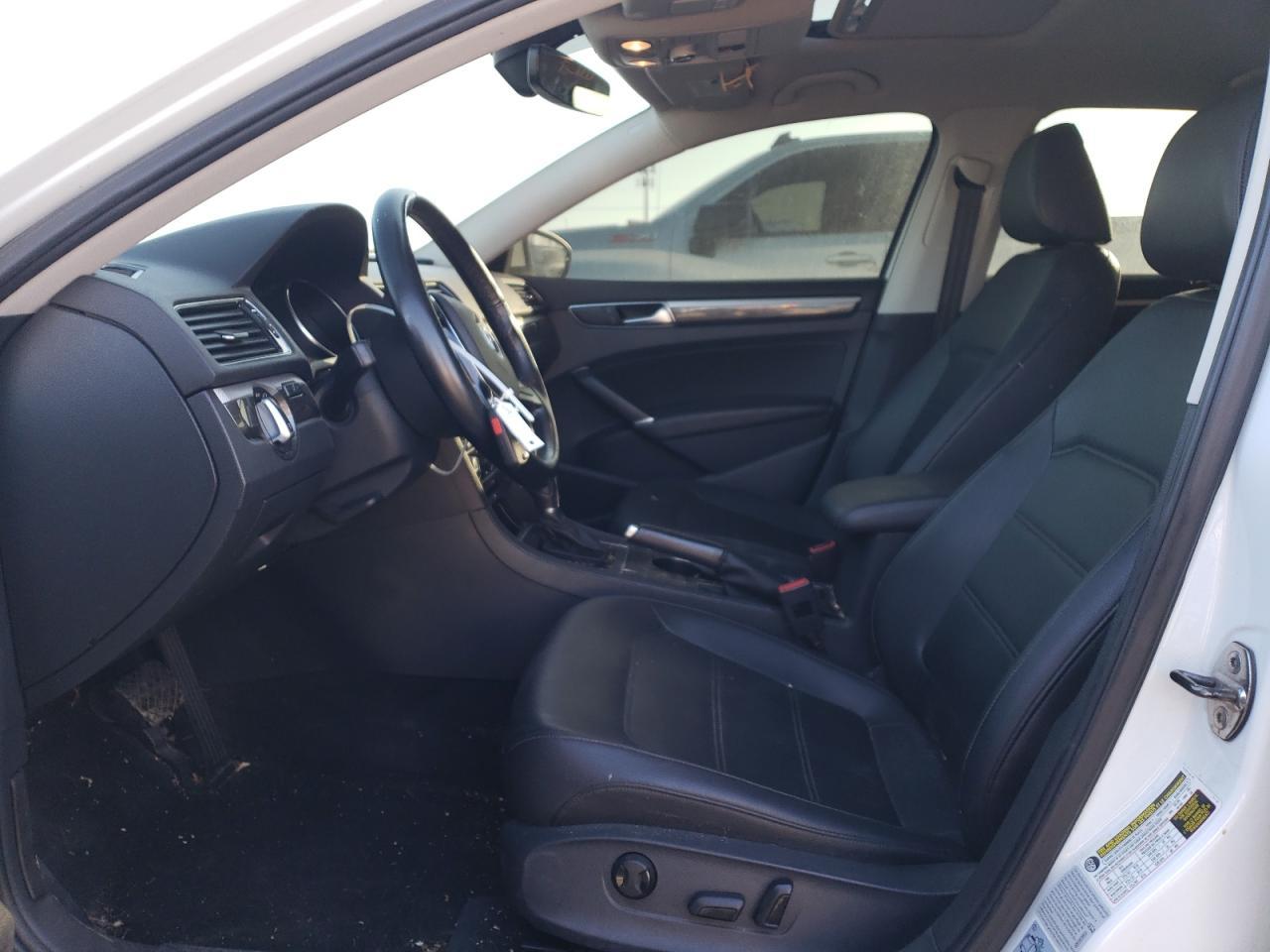 2017 VOLKSWAGEN Passat