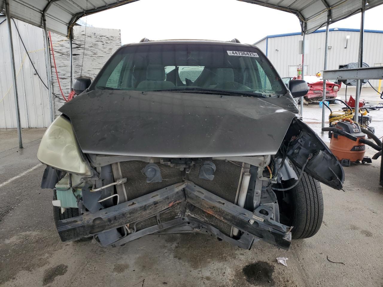 2004 TOYOTA SIENNA
