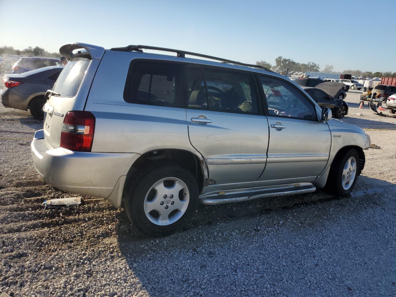 2004 TOYOTA HIGHLANDER