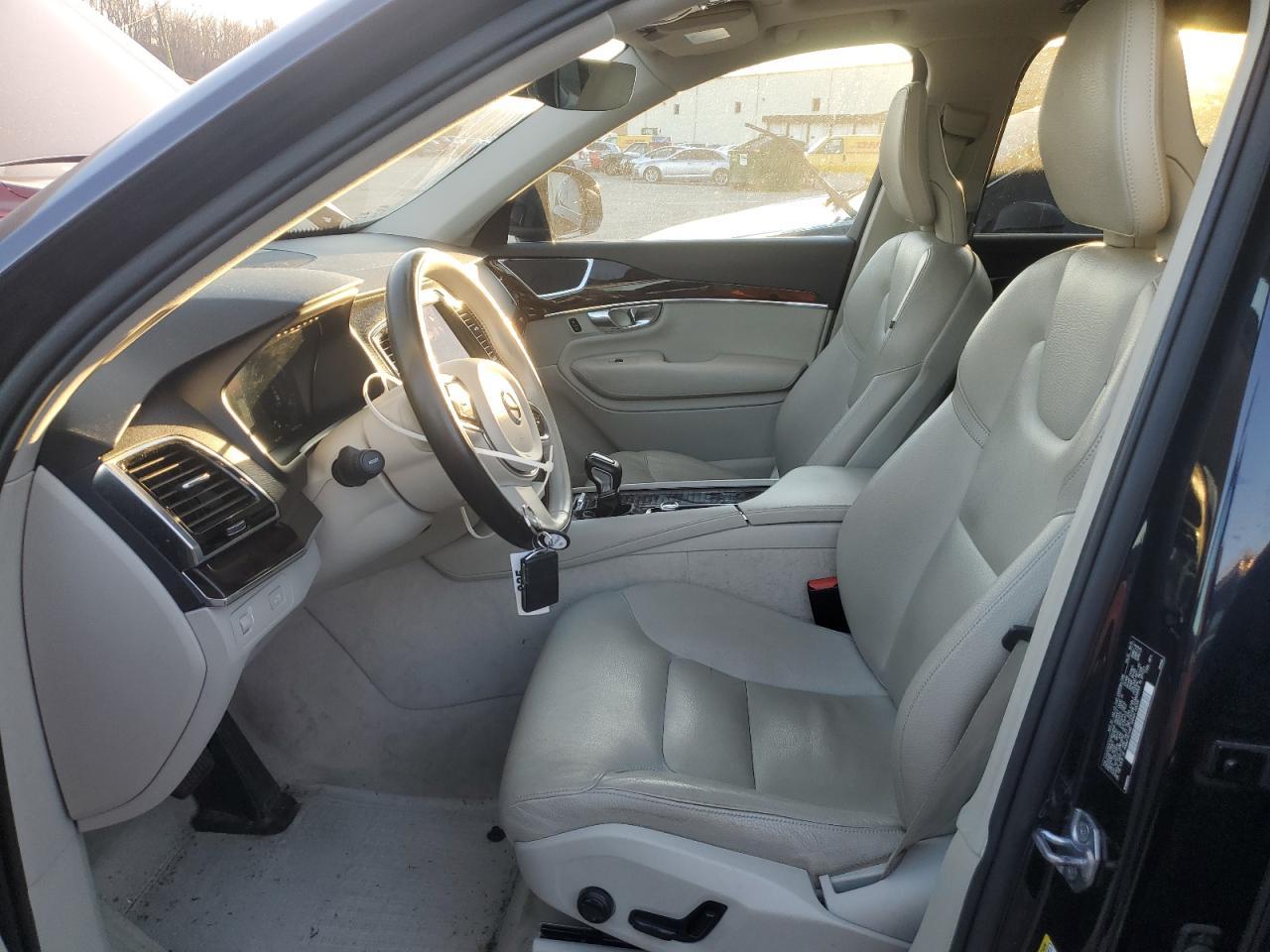 2016 VOLVO XC90