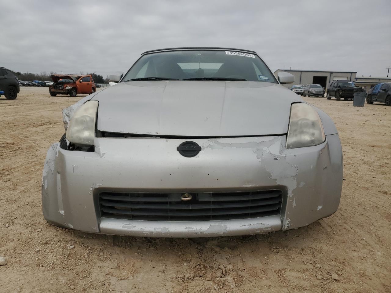 2004 NISSAN Z