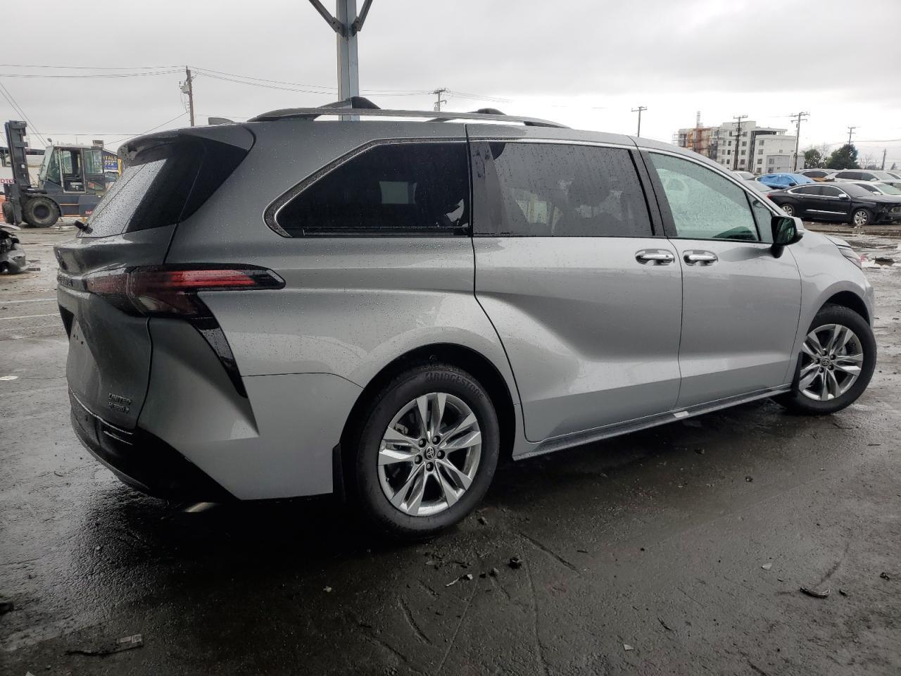 2023 TOYOTA SIENNA