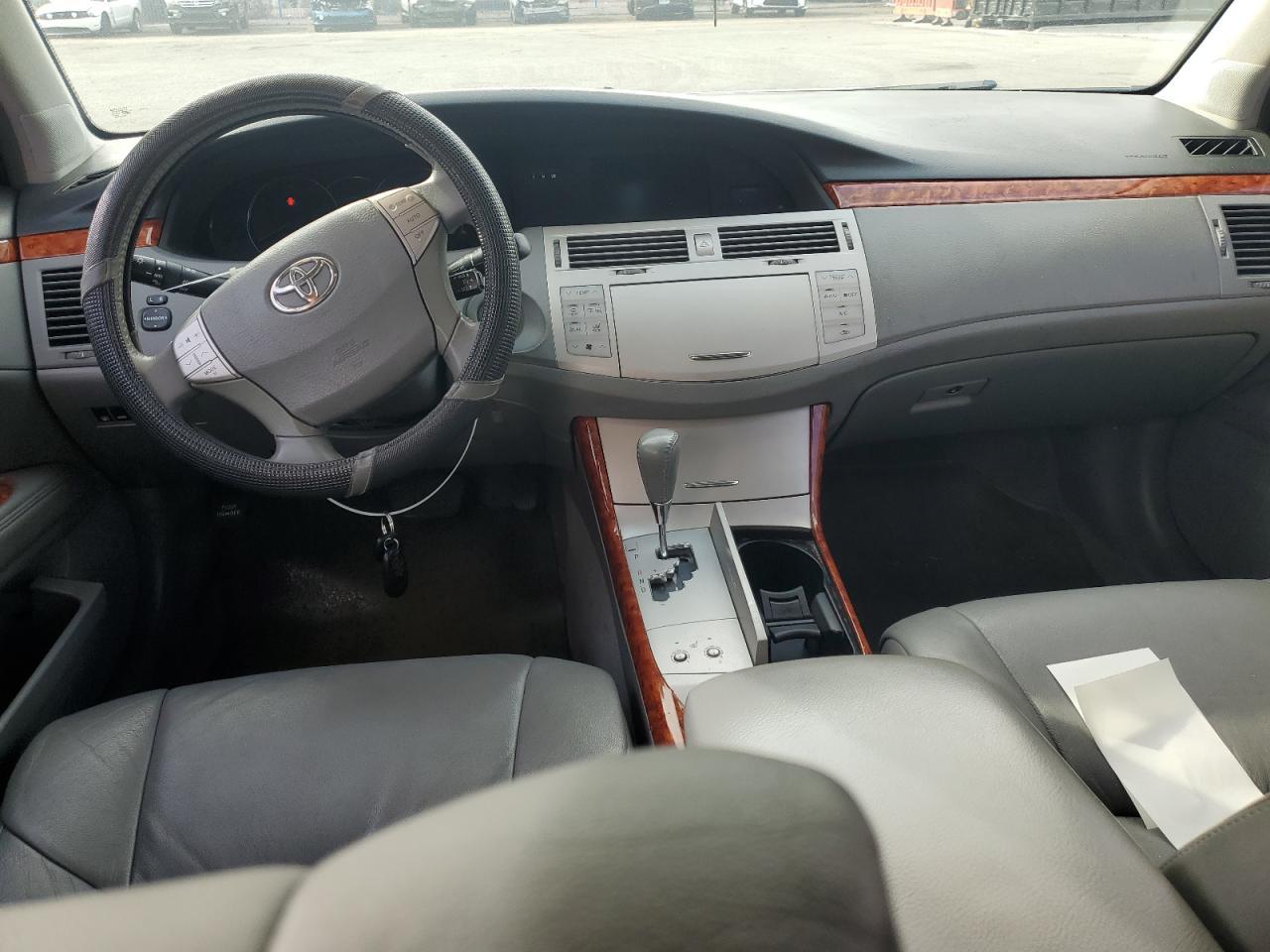 2005 TOYOTA Avalon