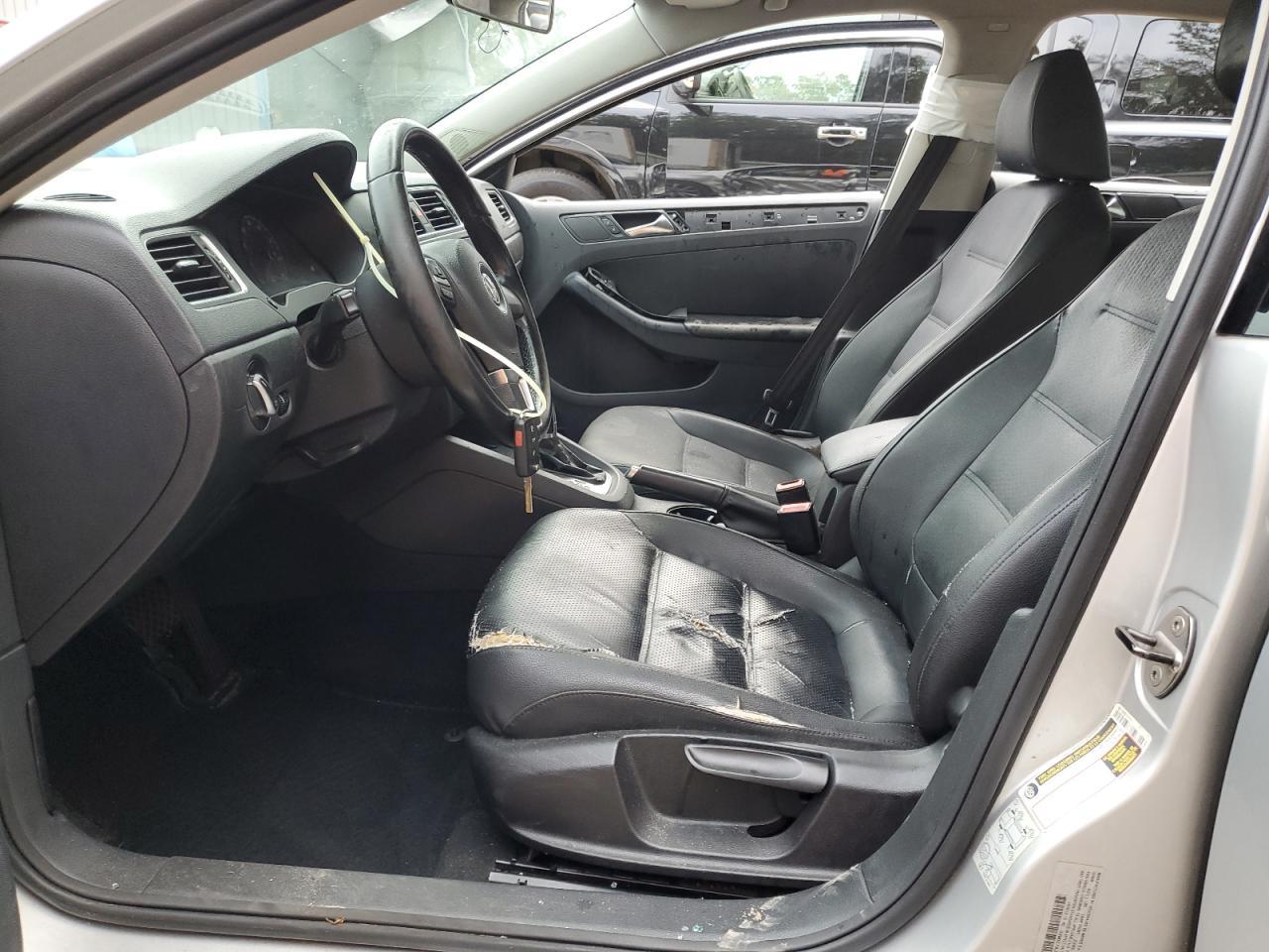 2011 VOLKSWAGEN JETTA