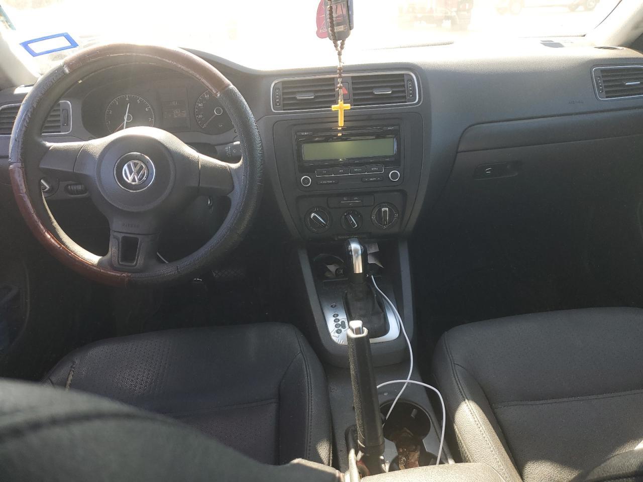 2011 VOLKSWAGEN JETTA