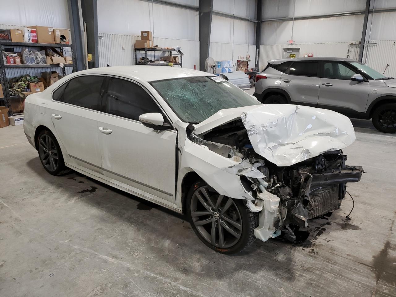 2017 VOLKSWAGEN Passat