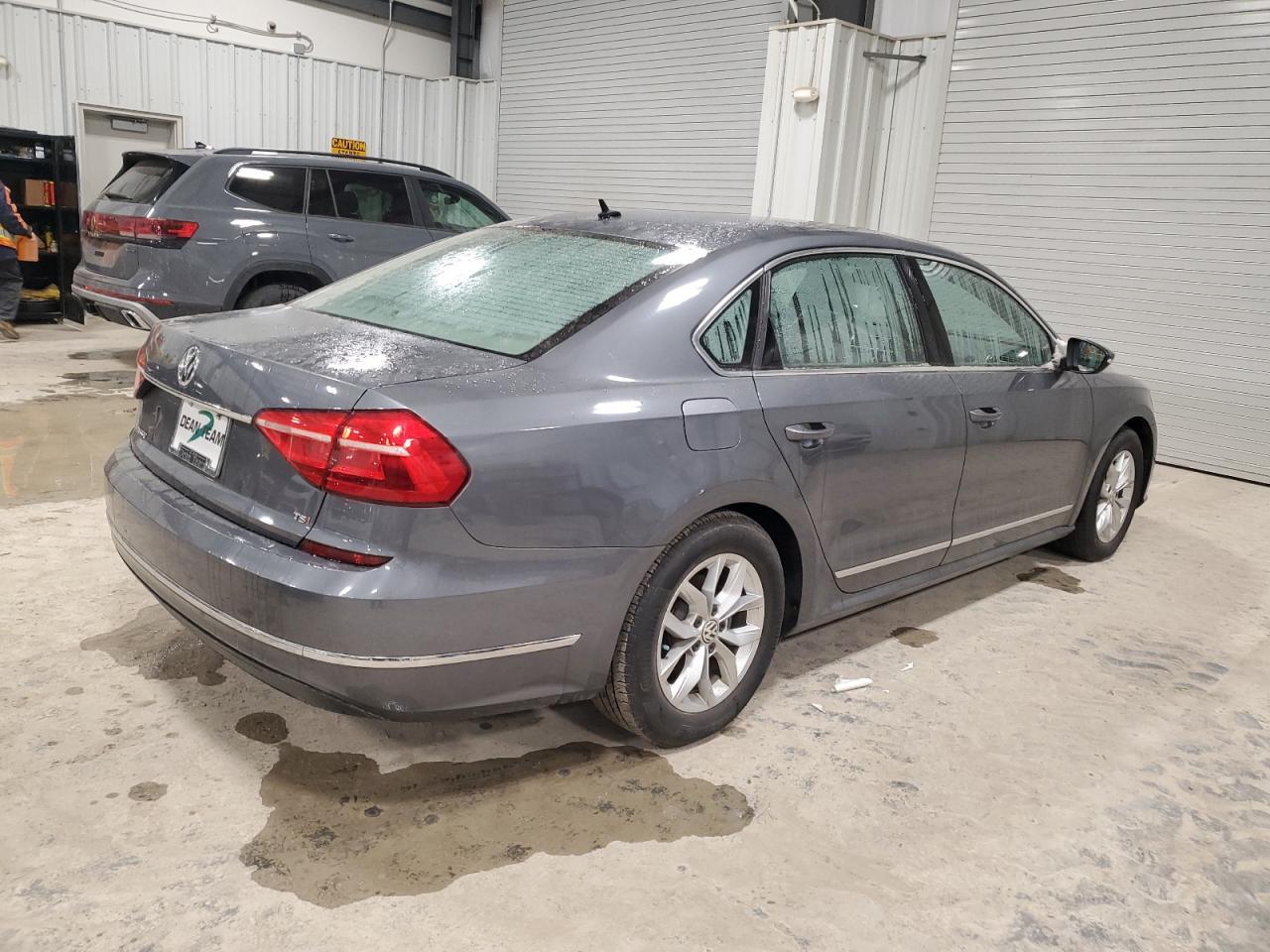 2016 VOLKSWAGEN Passat