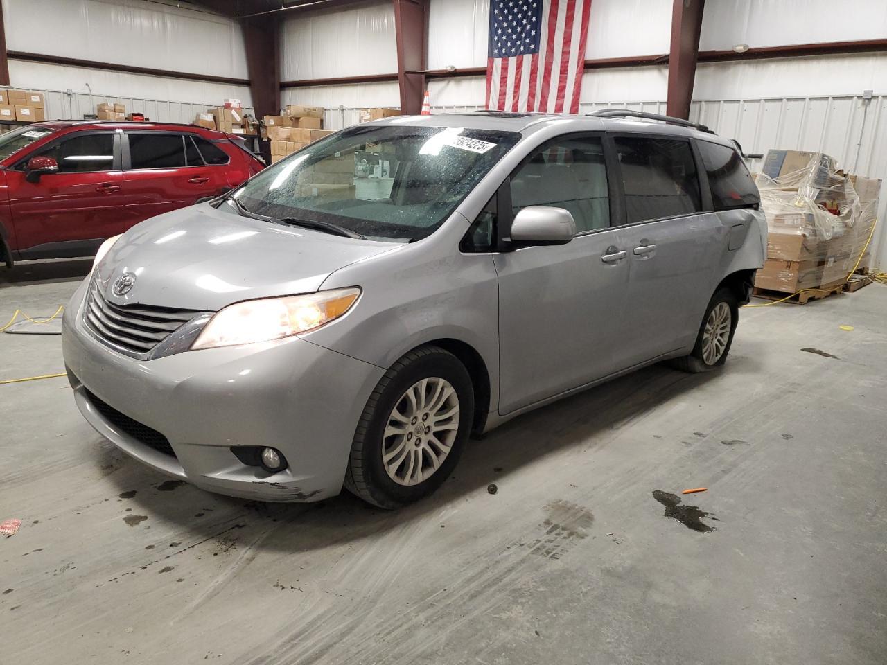 2013 TOYOTA SIENNA