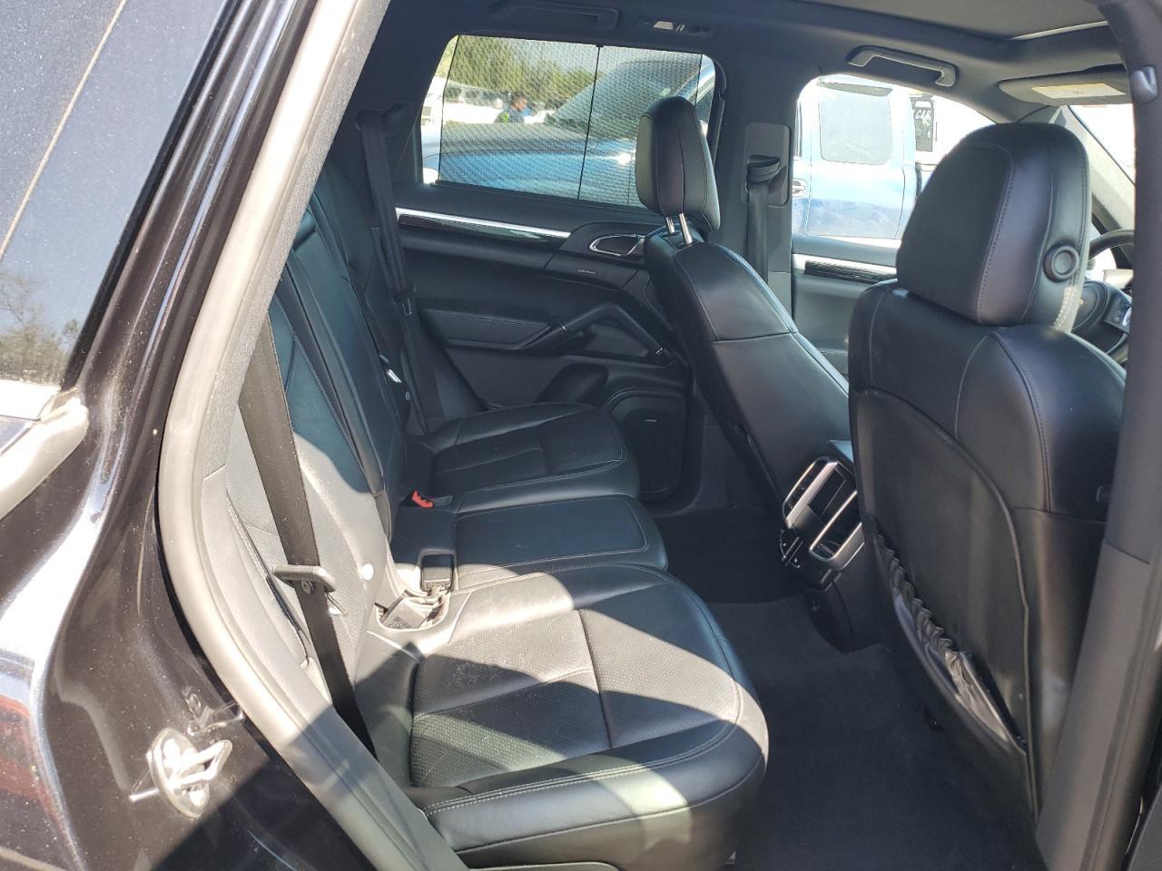 2014 PORSCHE CAYENNE