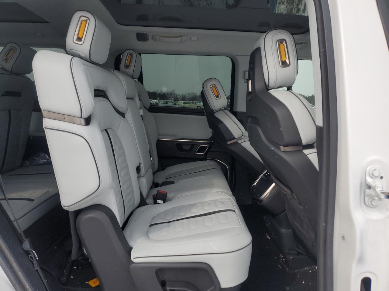 2023 RIVIAN R1s