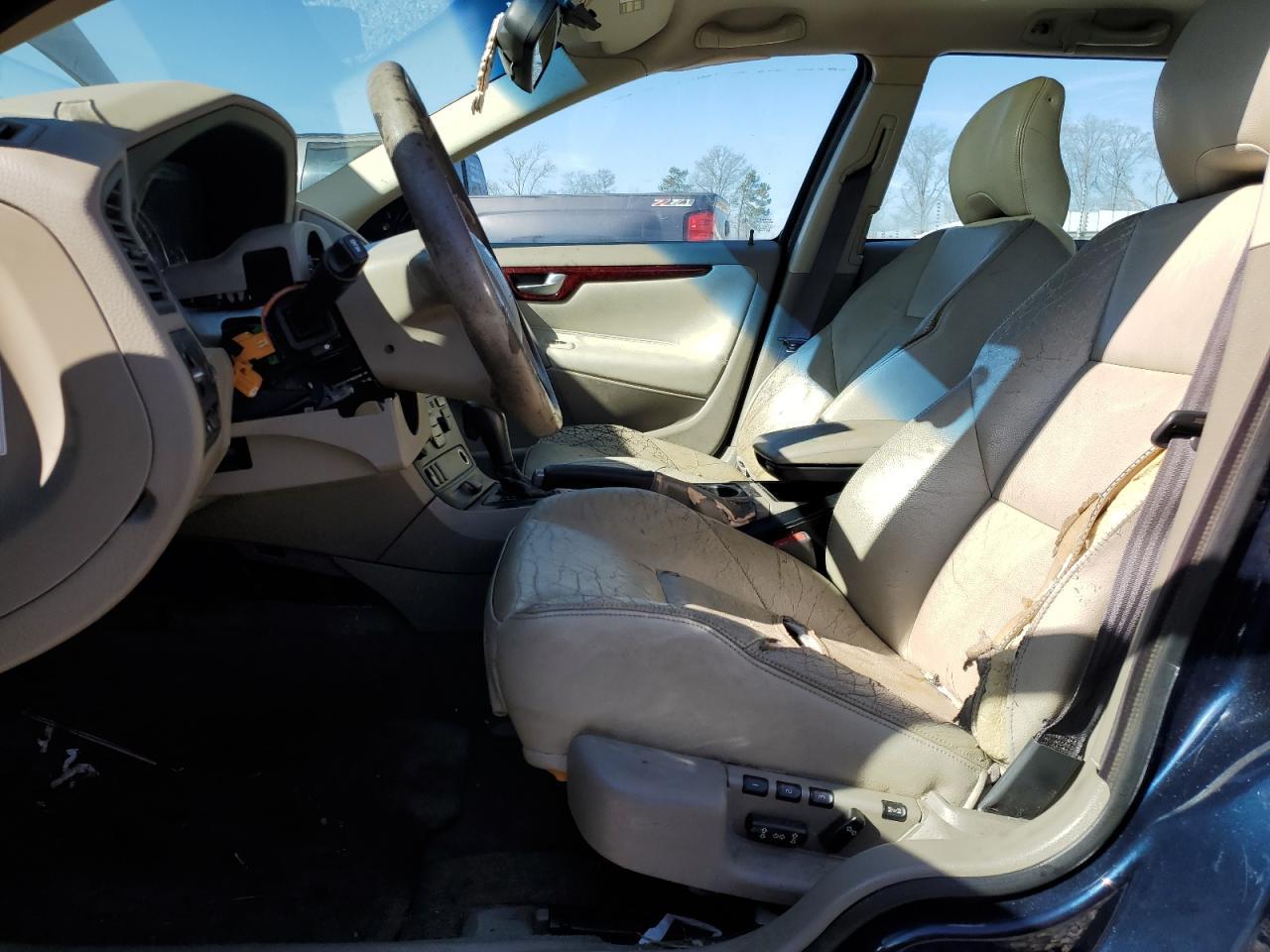 2004 VOLVO V70