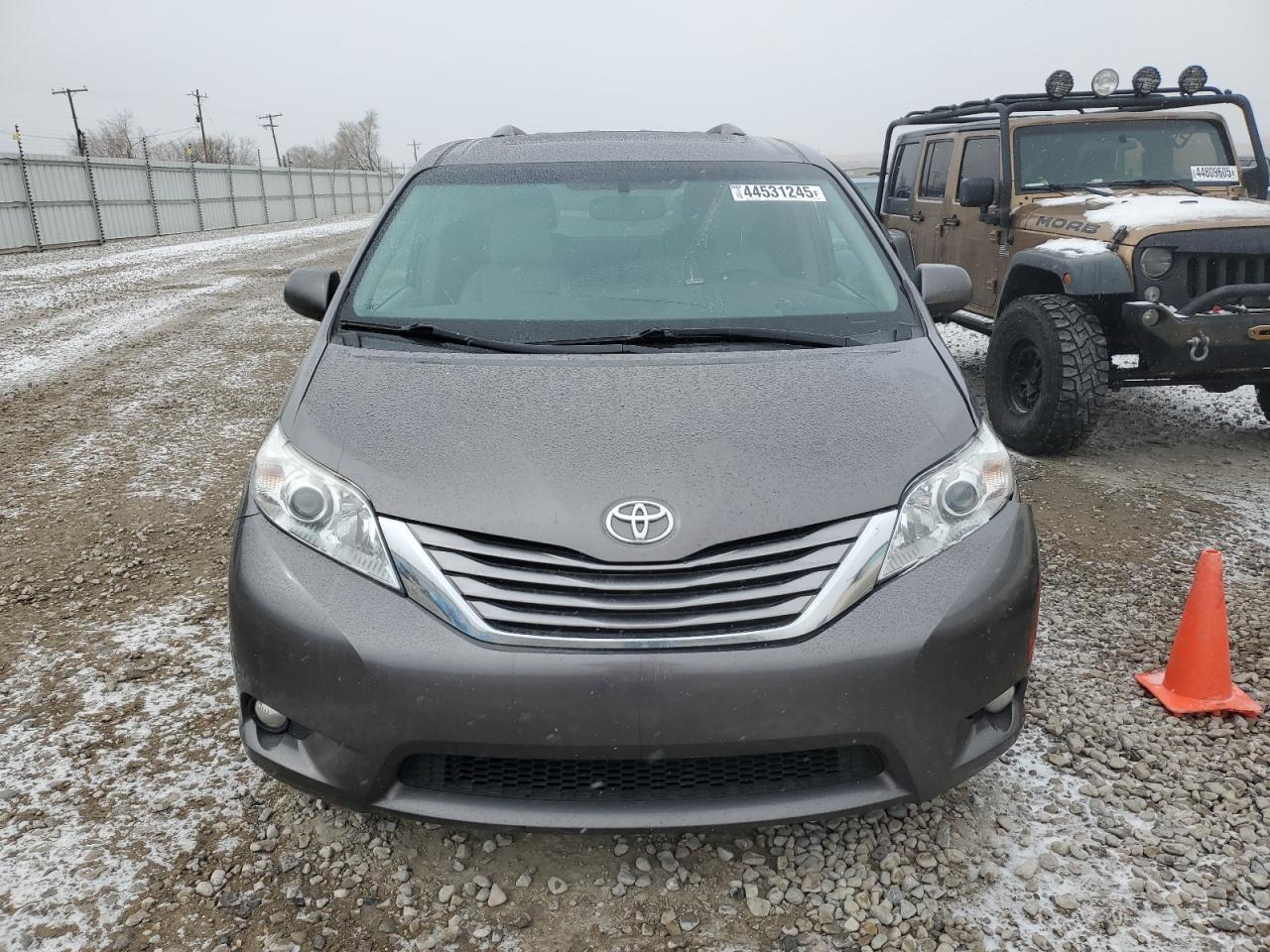 2017 TOYOTA SIENNA
