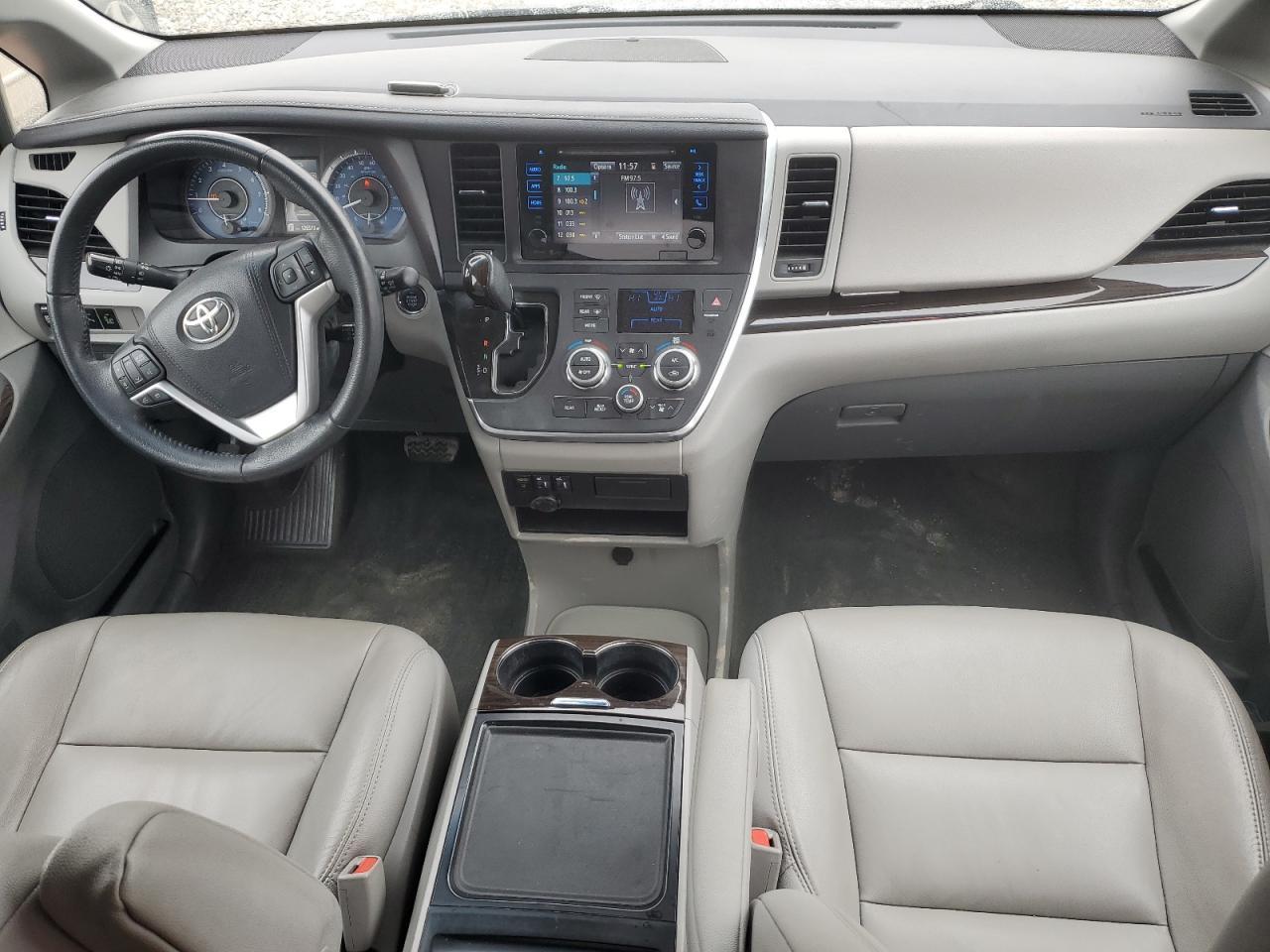 2017 TOYOTA SIENNA