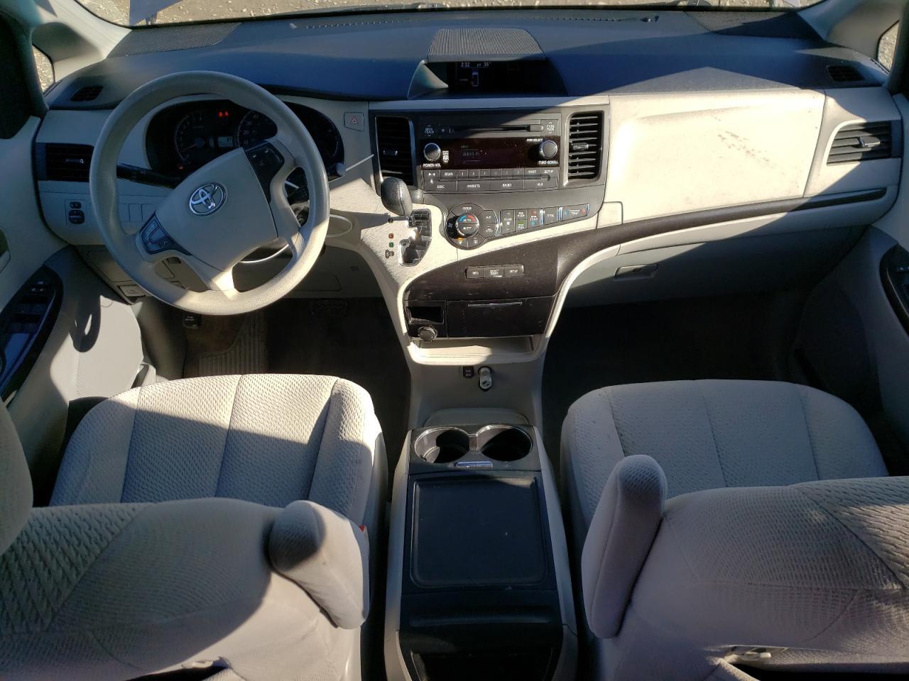 2014 TOYOTA SIENNA