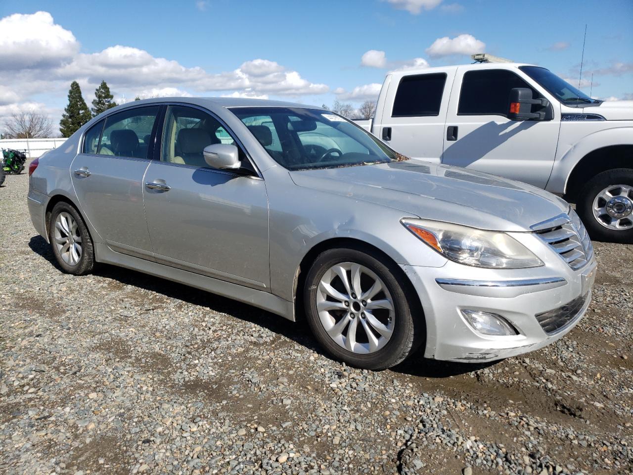 2013 HYUNDAI GENESIS
