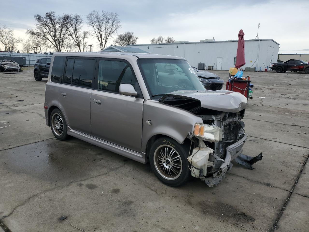2004 TOYOTA SCION