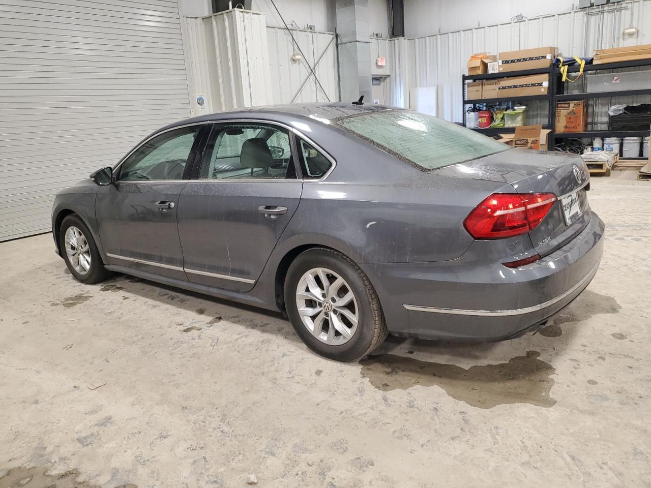2016 VOLKSWAGEN Passat