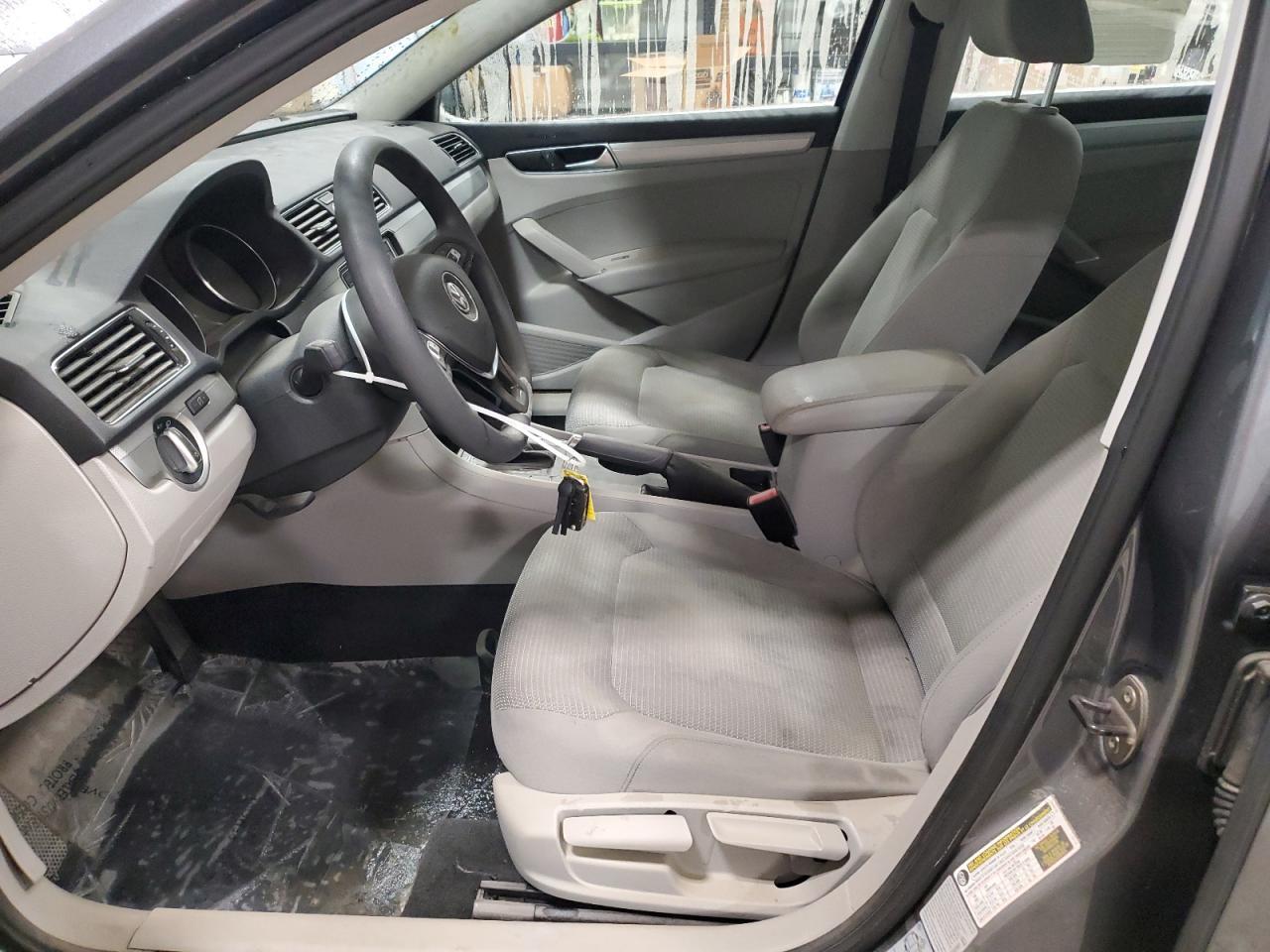 2016 VOLKSWAGEN Passat